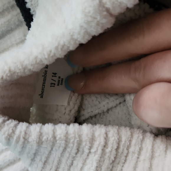 Gorgeous black & white sweater - Picture 2 of 4